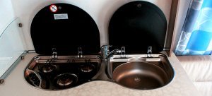 http://Kuchnia%20w%20przyczepie%20kempingowej%20-%20Hobby%20DeLuxe%20400%20SFE