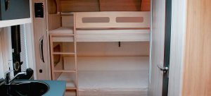 http://Wnętrze%20w%20przyczepie%20kempingowej%20-%20Hobby%20DeLuxe%20490%20KMF