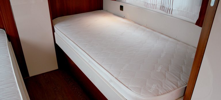 Łóżko w przyczepie kempingowej - Hobby Excellent 540 WLU